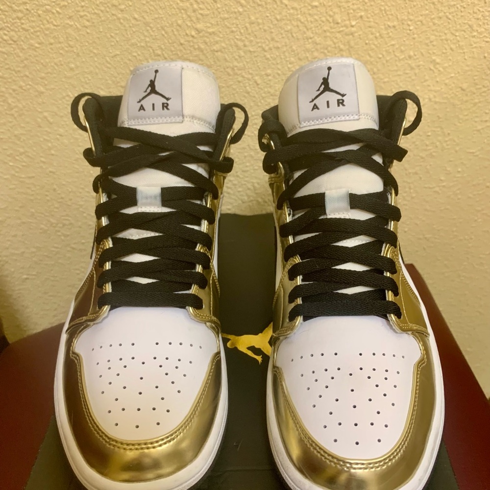 Nike Air Jordan 1 Mid SE "Metallic Gold" - Picture 8 of 16